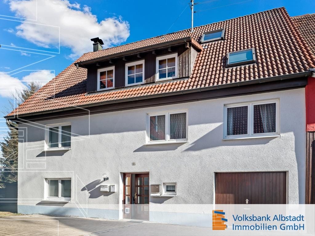 Immobilie in Obernheim - Große 4-Zimmer-Wohnung mit Balkon - Bild 0