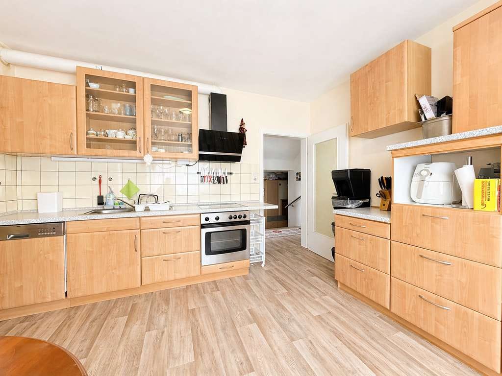 Immobilie in Wöllstadt - Zweifamilienhaus mit Potenzial, neuem Dach und großem Garten - Bild 3