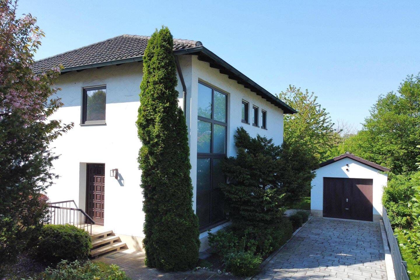 Immobilie in Dingolfing - Familienfreundliches Haus mit viel Platz und großem Grundstück.

 - Bild 5