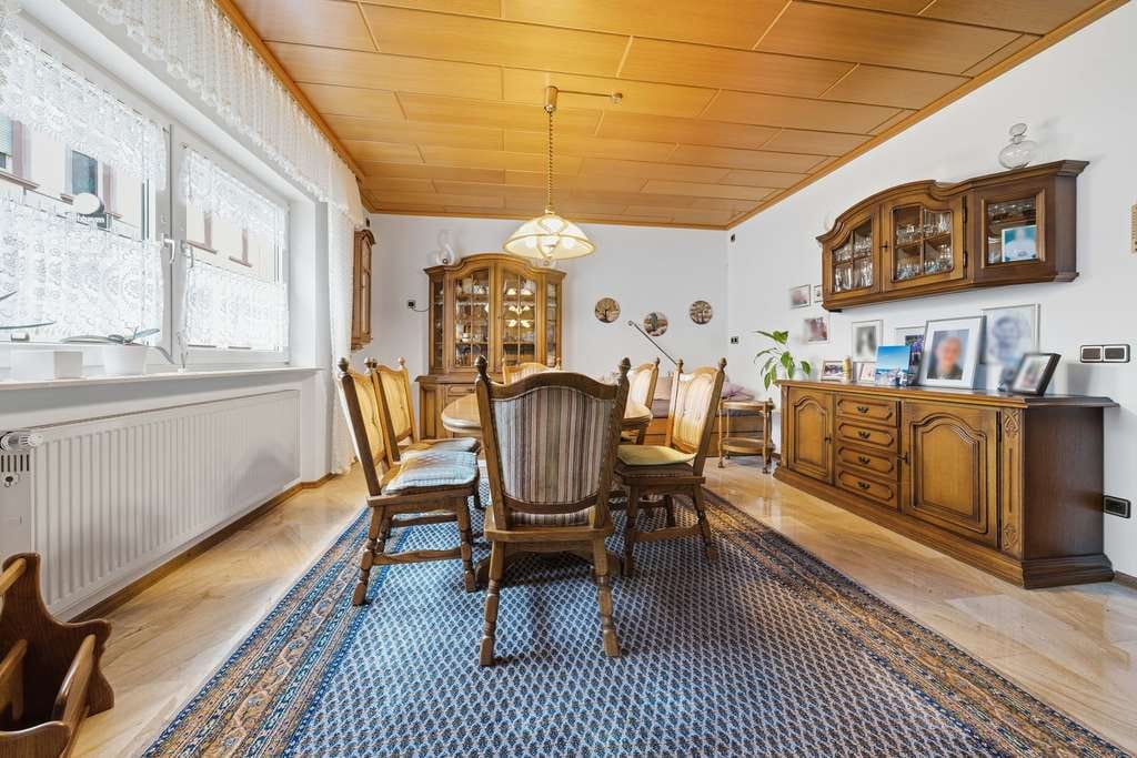 Immobilie in Hatzenbühl - Großzügiges Zweifamilienhaus mit Einliegerwohnung und vielseitigem Nutzungspotenzial in Hatzenbühl - Bild 1