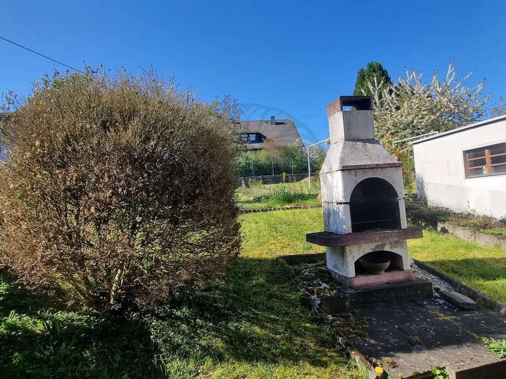 Immobilie in Montabaur - MT-Eschelbach: Einfamilienhaus (DHH) mit Garage und schönem Garten - Bild 3