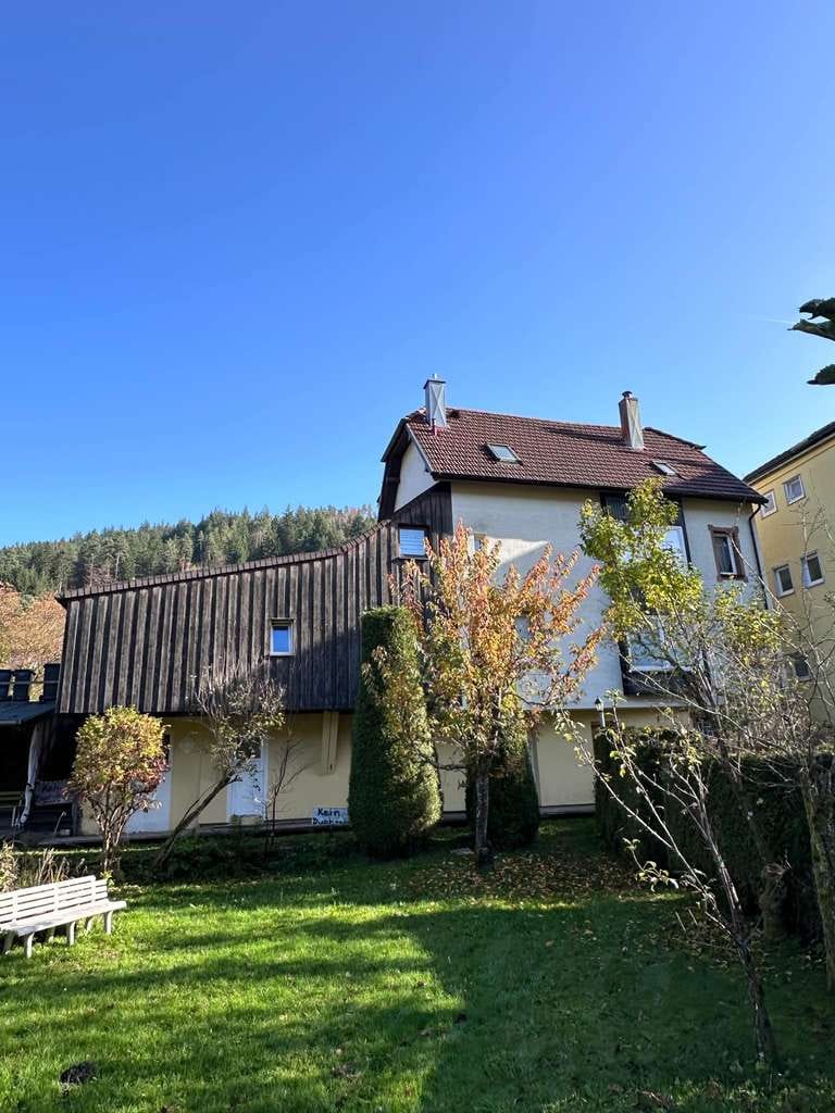 Immobilie in Baiersbronn - Ein-, Zwei- oder Dreifamilienhaus mit vielfältigen Nutzungsmöglichkeiten - Bild 3