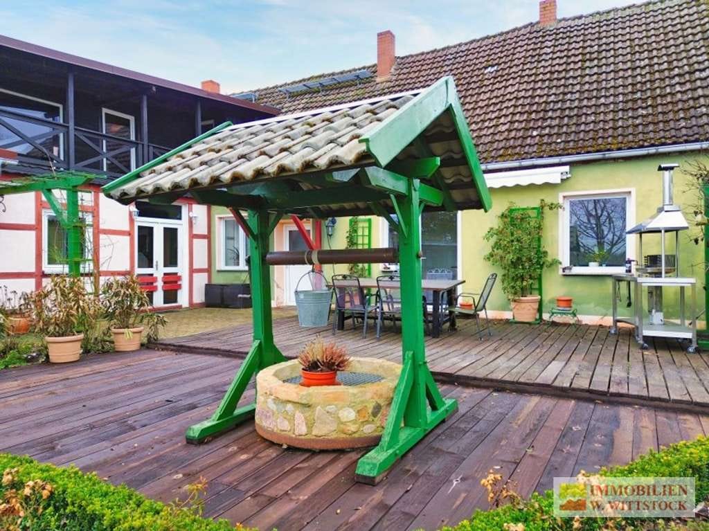 Immobilie in Putlitz - Gepflegtes Grundstück mit gemütlichen EFH, Carport und Hobbywerkstatt in ruhiger Dorflage - Bild 1