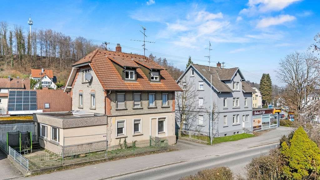 Immobilie in Ravensburg - Ravensburg-Schornreute
Mehrfamilienhaus mit drei Einheiten in Zentrumsnähe - Bild 1