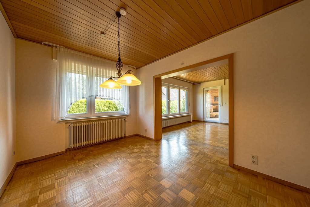 Immobilie in Hatten - Großes Zweifamilienhaus mit 2 Garagen - Bild 4