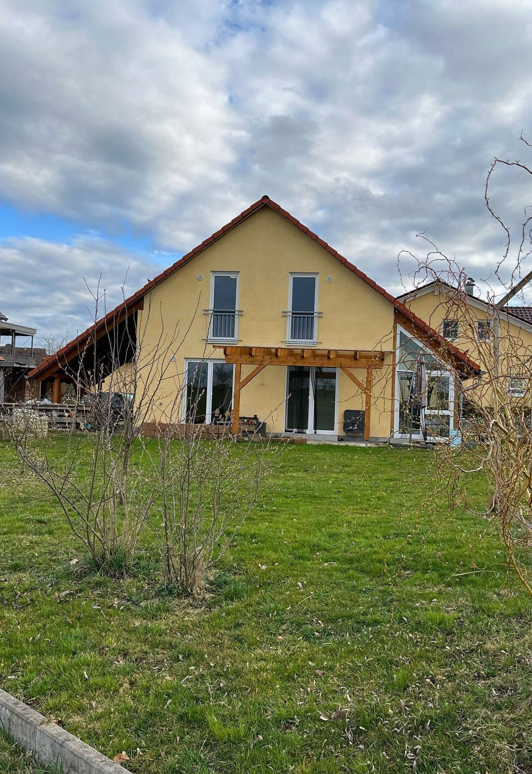 Immobilie in Hergatz - Freistehendes Haus mit Wärmepumpe, FB, Garten, Carport, Wintergarten, dörflich südlich von Wangen - Bild 1