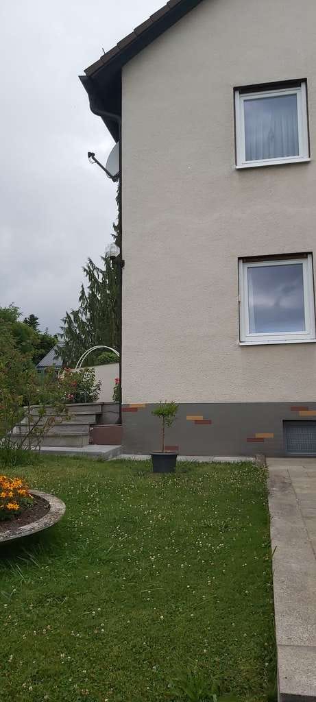 Immobilie in Pleystein - Großes Wohnhaus mit weitläufigem Garten und Garage - Bild 1