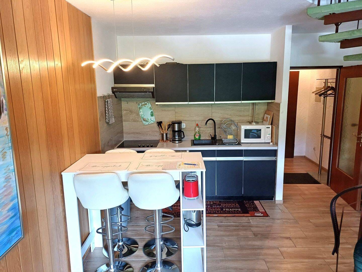 Immobilie in Herrischried - Modernisierte Ferienwohnung mit flexiblem Nutzungskonzept und solidem Renditepotenzial. Nahe Skilift/Eishalle/Hallenbad Südbalkon, Pkw-Stellplatz - Bild 1
