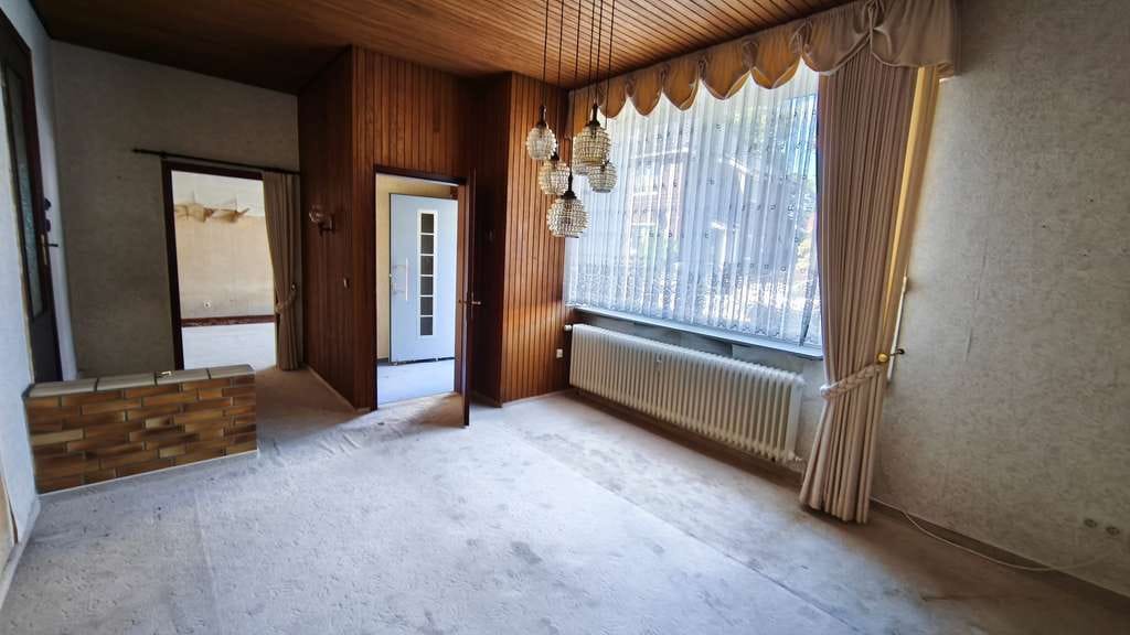 Immobilie in Uetersen - Zweifamilienhaus mit Potenzial in Uetersen – renovierungsbedürftig, mit Garten und Stellplätzen - Bild 2