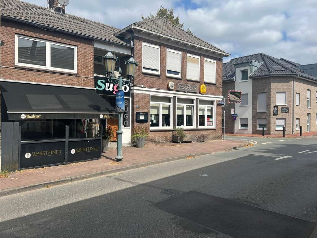 Immobilie in Emmerich am Rhein - Attraktives Mehrfamilienhaus mit 6 Schlafzimmers und Gewerbeeinheit (Pizzeria) im Erdgeschoss - Bild 0