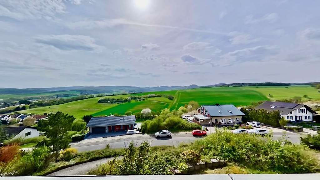 Immobilie in Niederzissen - Platz für Familie. Raum für Zukunft. Aussicht fürs Leben - Bild 0