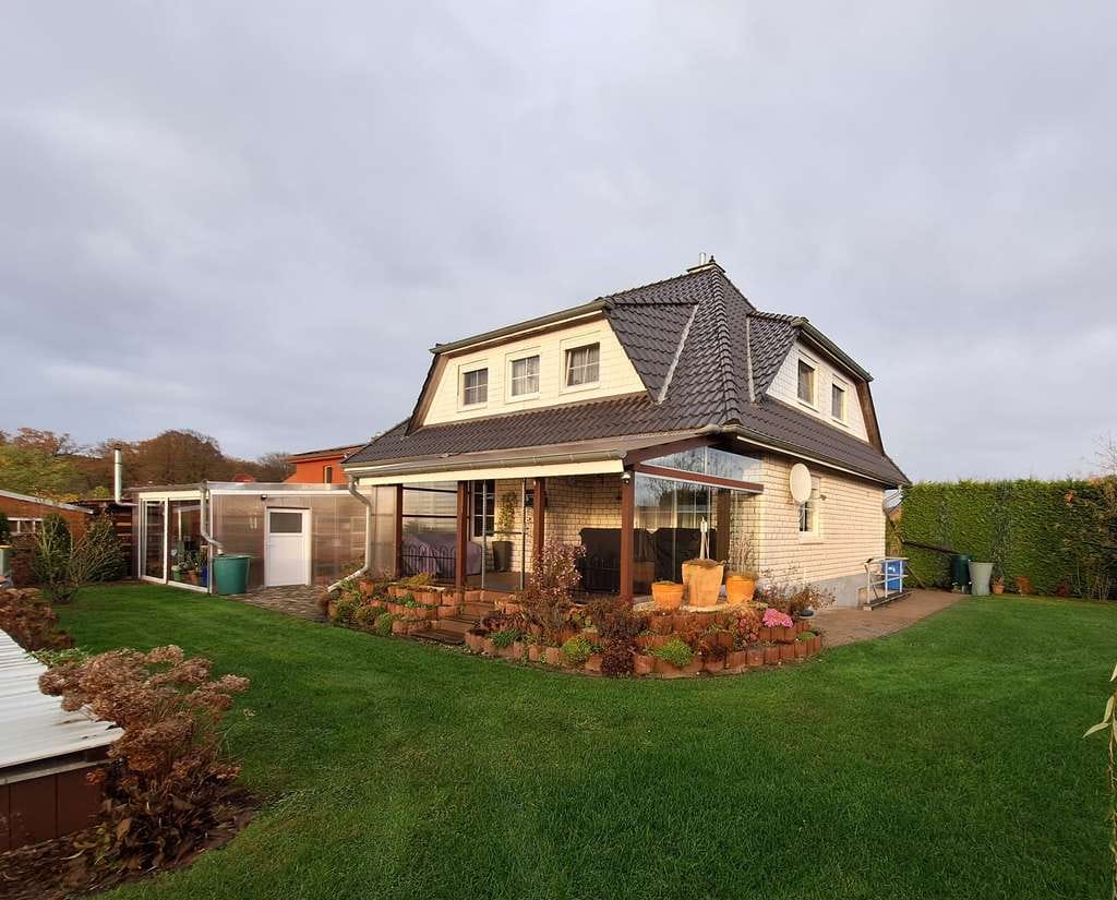 Immobilie in Dedelstorf - Gelegenheit: Haus mit Pool, Kaminofen, Wintergarten und reichlich Platz im Haus und großem Garten - Bild 2