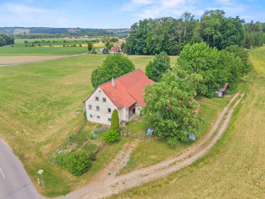 Immobilie in Baindt - Alleinlage bei Baindt – Sanierungsbedürftiges Hofanwesen mit Halle & Ökonomiegebäude - Bild 2