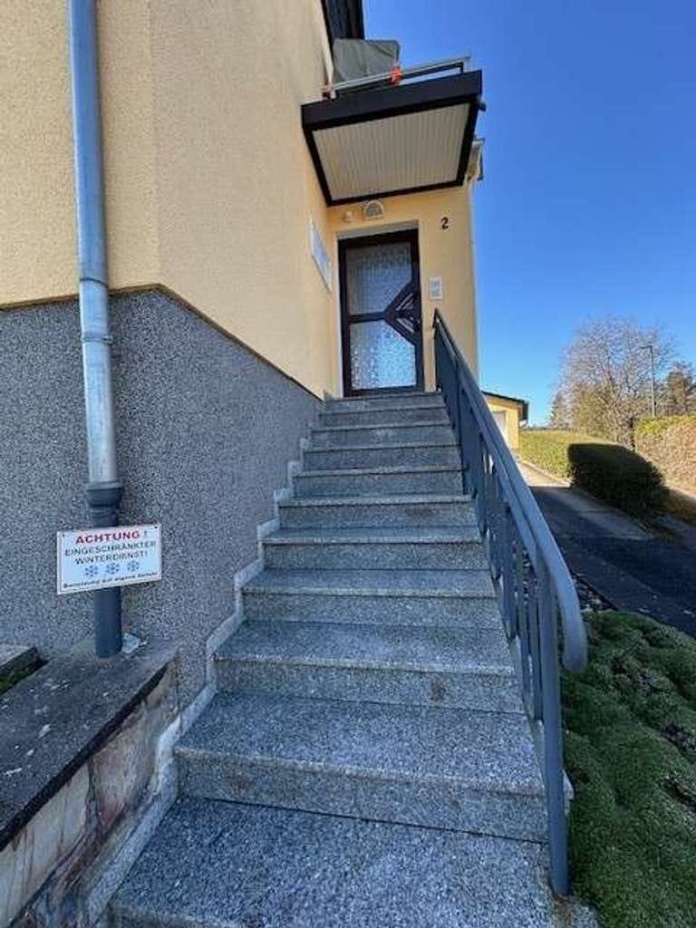 Immobilie in Hohenstein - Freistehendes Haus (3 Wohneinheiten/ 2 Garagen) in Breidhardt!  Eckgrundstück 870m² ! - Bild 2