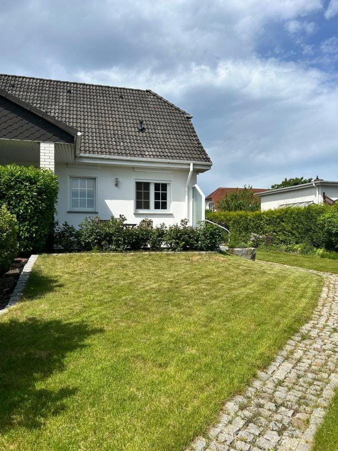 Immobilie in Röbel/Müritz - Exklusive Doppelhaushälfte mit Fahrstuhl, Kamin und Wellnessbad in bester Wohnlage von Röbel/Müritz - Bild 0