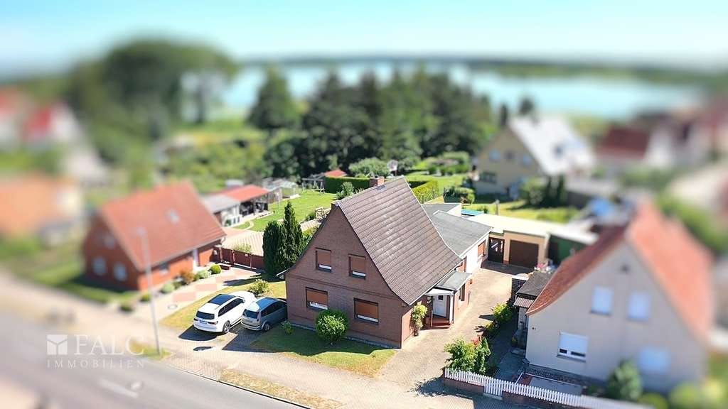 Immobilie in Sternberg - ***Großzügiges Einfamilienhaus mit Einliegerwohnung auf schönem Grundstück*** - Bild 1