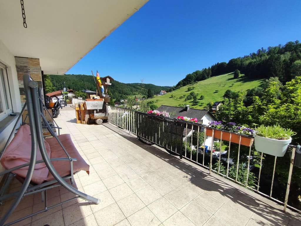 Immobilie in Wüstenrot - Großzügiges Mehrgenerationenhaus mit zwei Ferienwohnungen, Balkone & Weitsicht in Neulautern - Bild 0