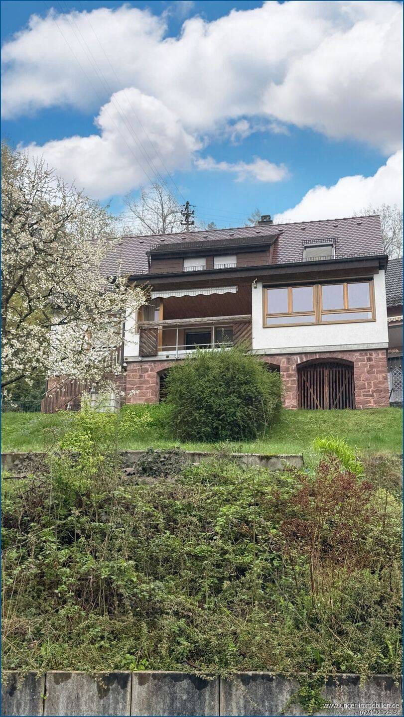 Immobilie in Karlsbad - Älteres, charmantes Einfamilienhaus teilrenoviert mit großem Grundstück! **provisionsfrei** - Bild 0