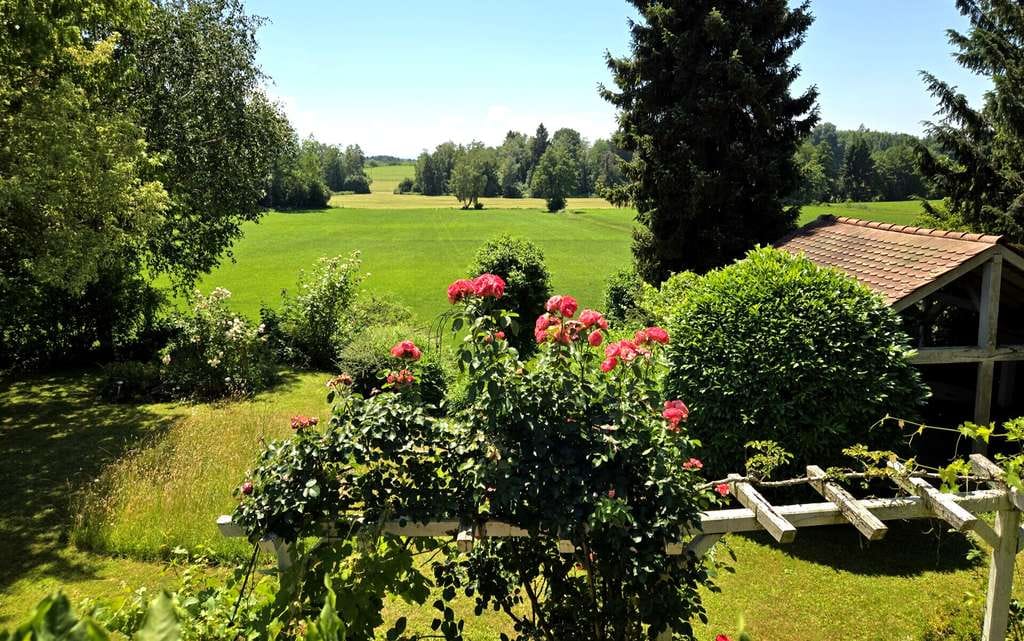 Immobilie in Bodnegg - Architektenhaus im Landhausstil mit Gartenidyll und traumhaftem Fernblick - Bild 1