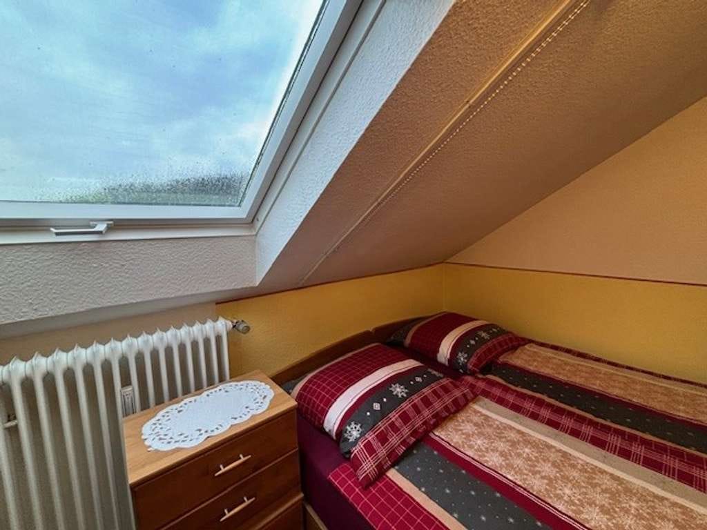 Immobilie in Hausach - Kapitalanleger aufgepaßt !!!  Attraktive 3 Zimmer Dachgeschoßwohnung in sonniger + ruhiger Lage - Bild 4
