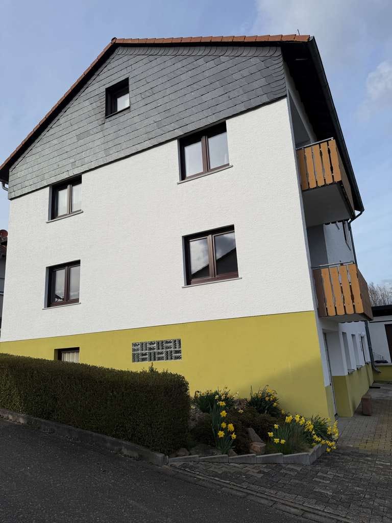 Immobilie in Hohenstein - Vielseitig nutzbares 8-Zimmer-Haus mit Garagen und einem Baugrundstück in Hohenstein - Bild 4