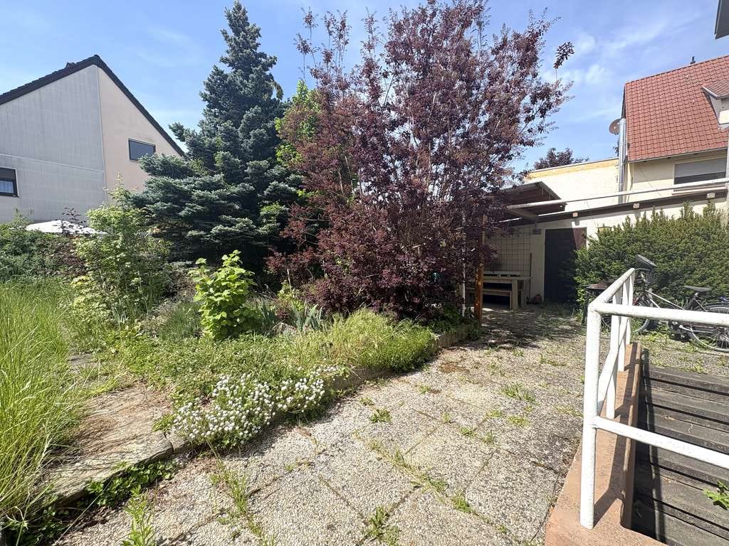 Immobilie in Lauffen am Neckar - Sanierungsbedürftiges  Zweifamilienhaus mit großem Grundstück in Lauffen am Neckar - Bild 1
