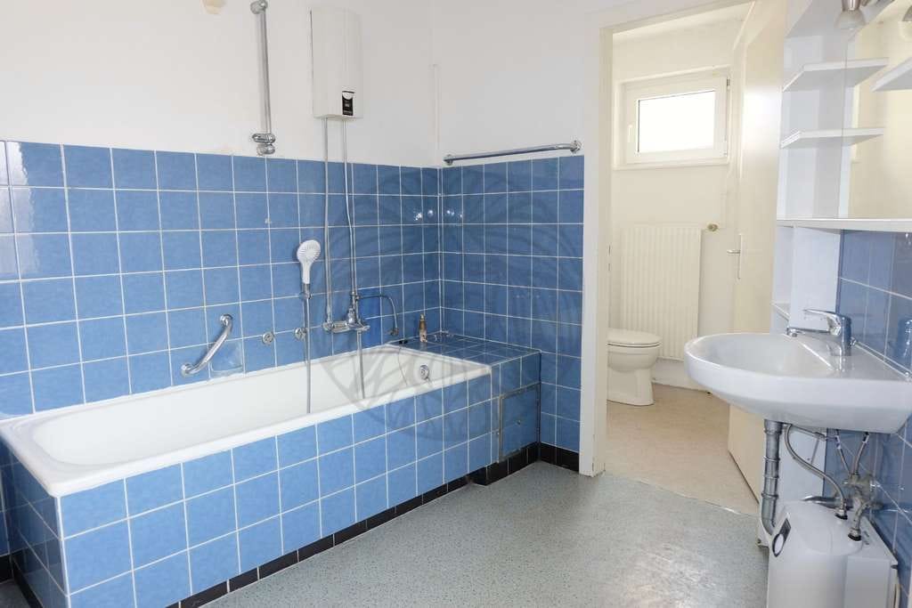 Immobilie in Neu-Anspach - Neu-Anspach! Freistehendes Haus mit 5 Zimmern auf kleinem Grundstück. - Bild 4
