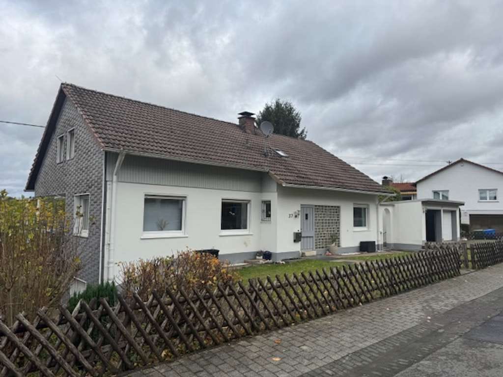 Immobilie in Wilnsdorf - Wilnsdorf OT Niederdielfen, großzügiges 2 Familienhaus  110/70m² in sonniger Aussichtslage - Bild 0