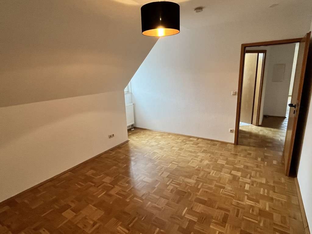 Immobilie in Hardheim - Charmante 3-Zimmer-Dachgeschosswohnung in historischem Fachwerkgebäude in Hardheim - Bild 2