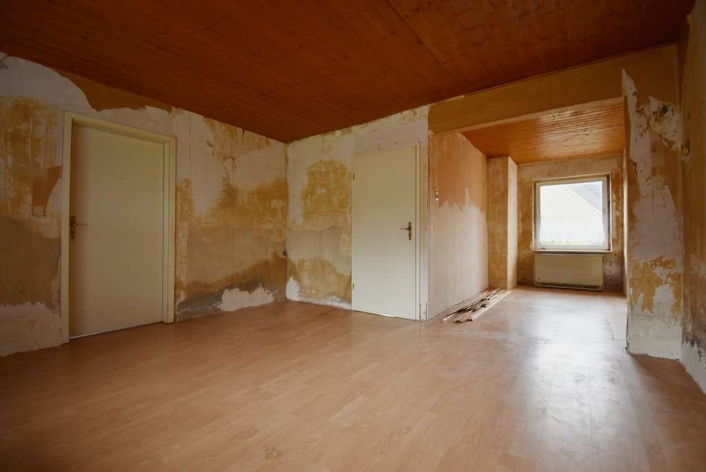 Immobilie in Schwabstedt - Familienfreundliches Einfamilienhaus in Massivbauweise – ideal für Handwerker - Bild 1