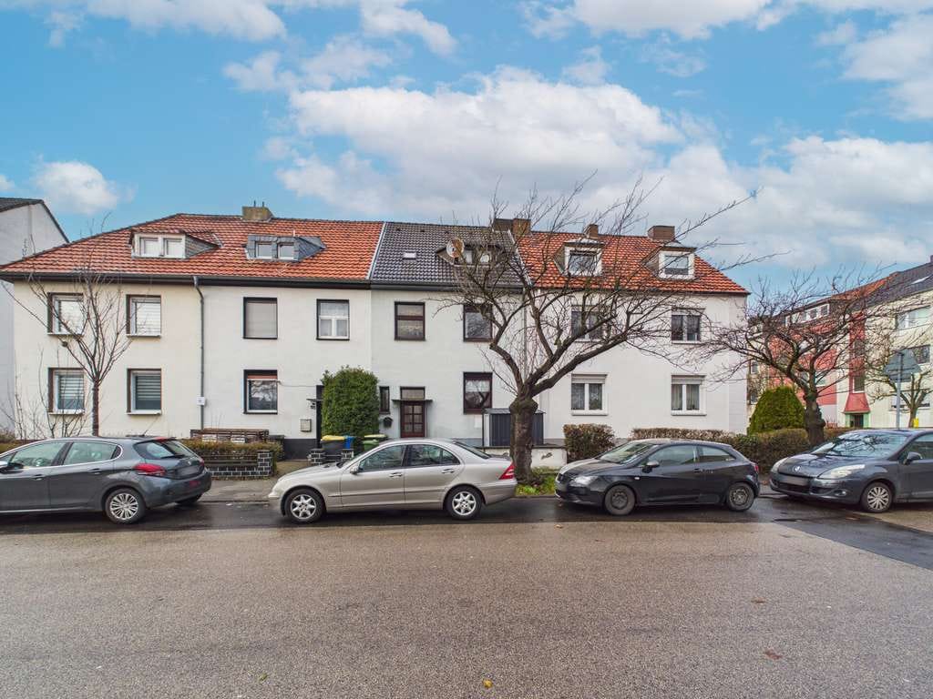 Immobilie in Düren - Reihenmittelhaus in Düren mit großem Ausbaupotenzial, Wintergarten und Garten - Bild 2