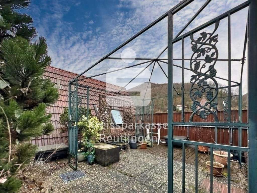 Immobilie in Bad Urach - Großzügige Maisonettewohnung mit Loggia, Dachterrasse im Herzen von Bad Urach - Bild 0