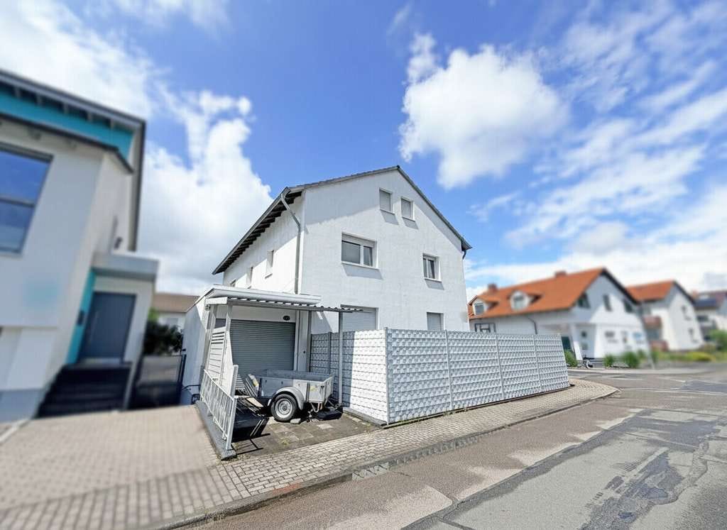 Immobilie in Hemsbach - Großzügiges Zweifamilienhaus mit vielseitigem Potenzial in ruhiger Wohnlage - Bild 1