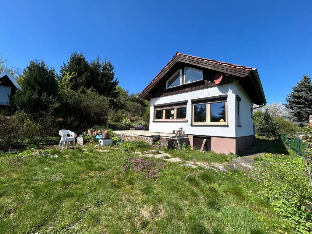 Immobilie in Georgenthal - Gartenidylle mit Panoramablick – charmantes Holzhaus in Randlage am Oberen Hambach in Georgenthal - Bild 2