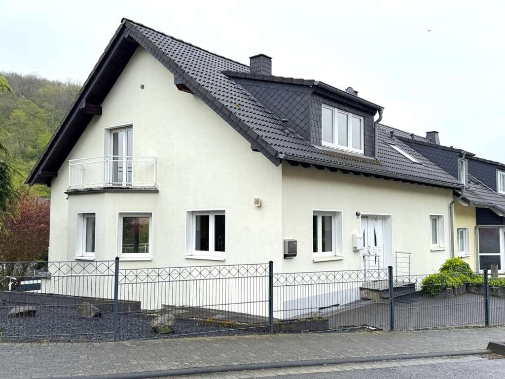 Immobilie in Bad Neuenahr-Ahrweiler - Großes Einfamilienhaus
mit Einliegerwohnung  
vielseitig nutzbar - Bild 0