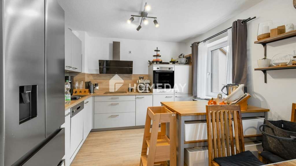 Immobilie in Pfeffenhausen - Stilvolles, modernes Effizienzhaus mit zwei Einheiten, wunderschönem Garten und großzügiger Terrasse - Bild 2