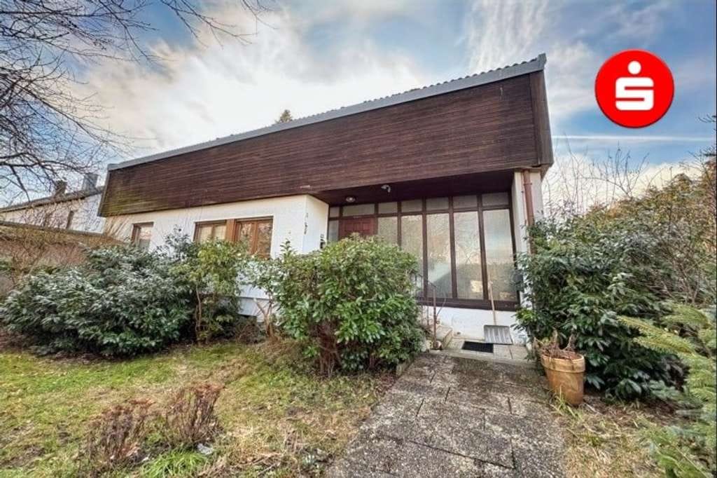 Immobilie in Altdorf bei Nürnberg - Großes freistehendes 1- bis 2-Familienhaus in Altdorf mit Garten und Garage - Bild 0