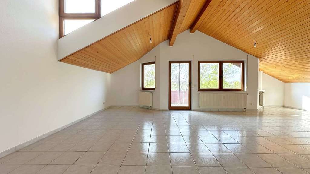Immobilie in Brackenheim - Offenes Wohnen unter dem Dach – Großzügige 3-Zimmer-Wohnung mit Charme & Balkon - Bild 1