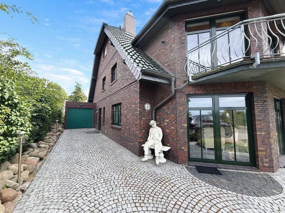 Immobilie in Altenkirchen - Villa mit zwei Luxuswohneinheiten in der ersten Reihe zum Wasser… - Bild 0