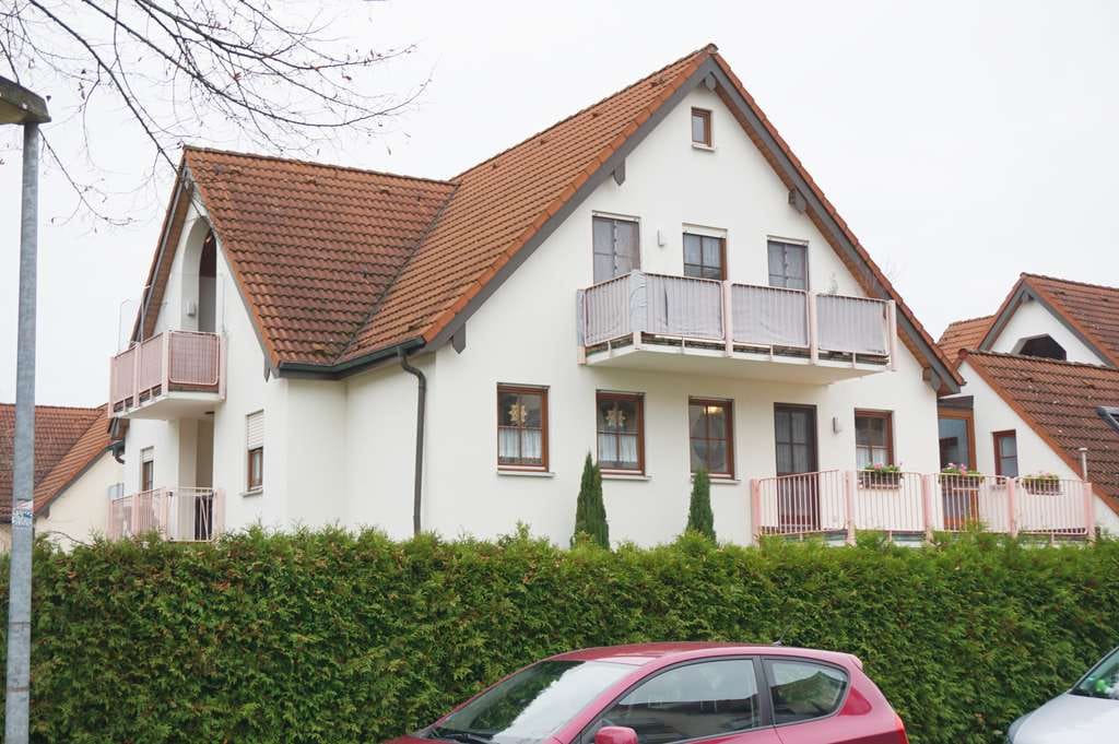 Immobilie in Leegebruch - Vermietete 3 Zi.-Wohnung im DG mit Balkon, Loggia und Pkw-Stellplatz zu verkaufen! - Bild 2