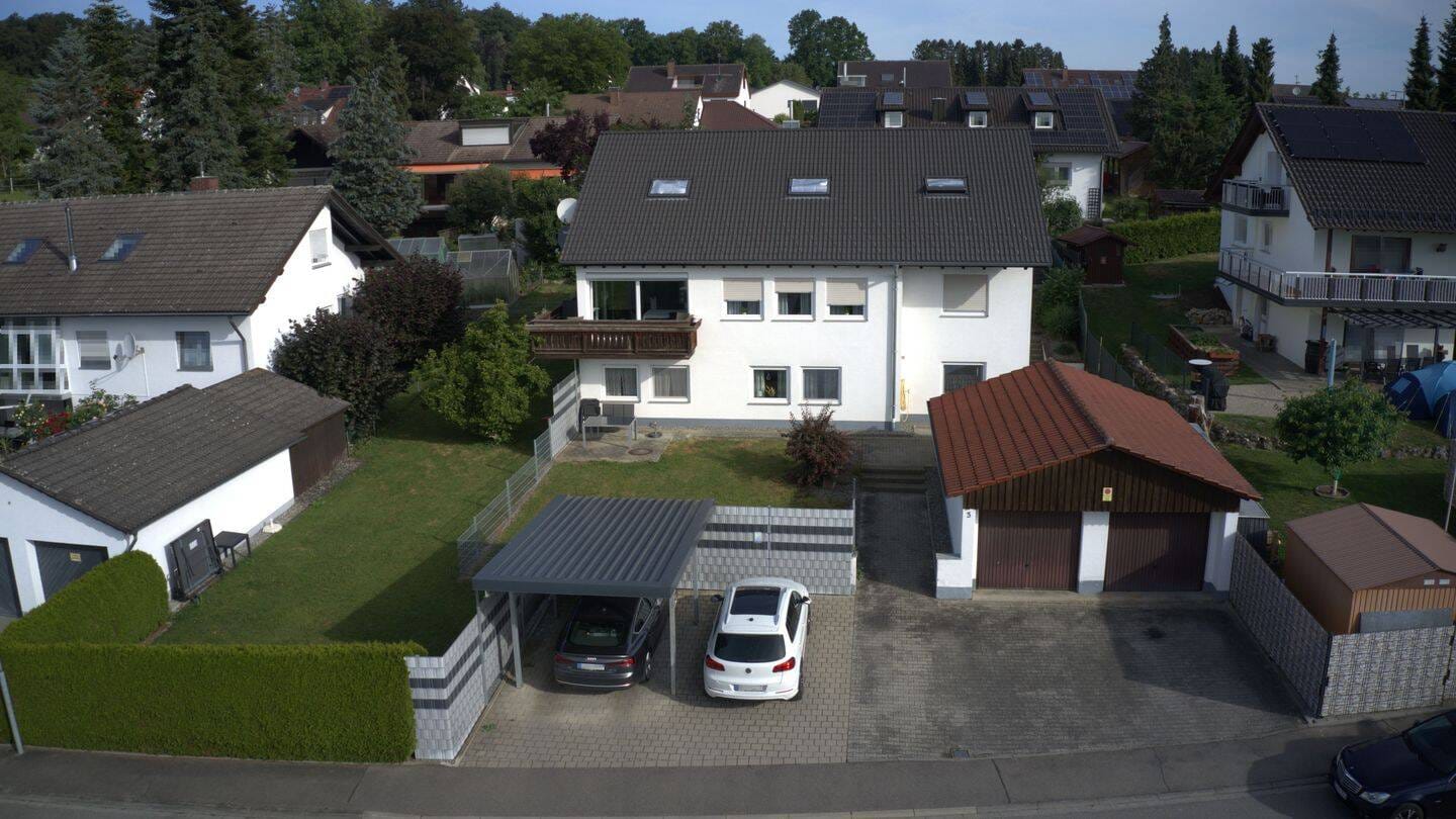 Immobilie in Bad Schussenried - Durchdacht aufgeteiltes Dreifamilienhaus mit Weitblick und Ertragspotenzial in Bad Schussenried - Bild 0