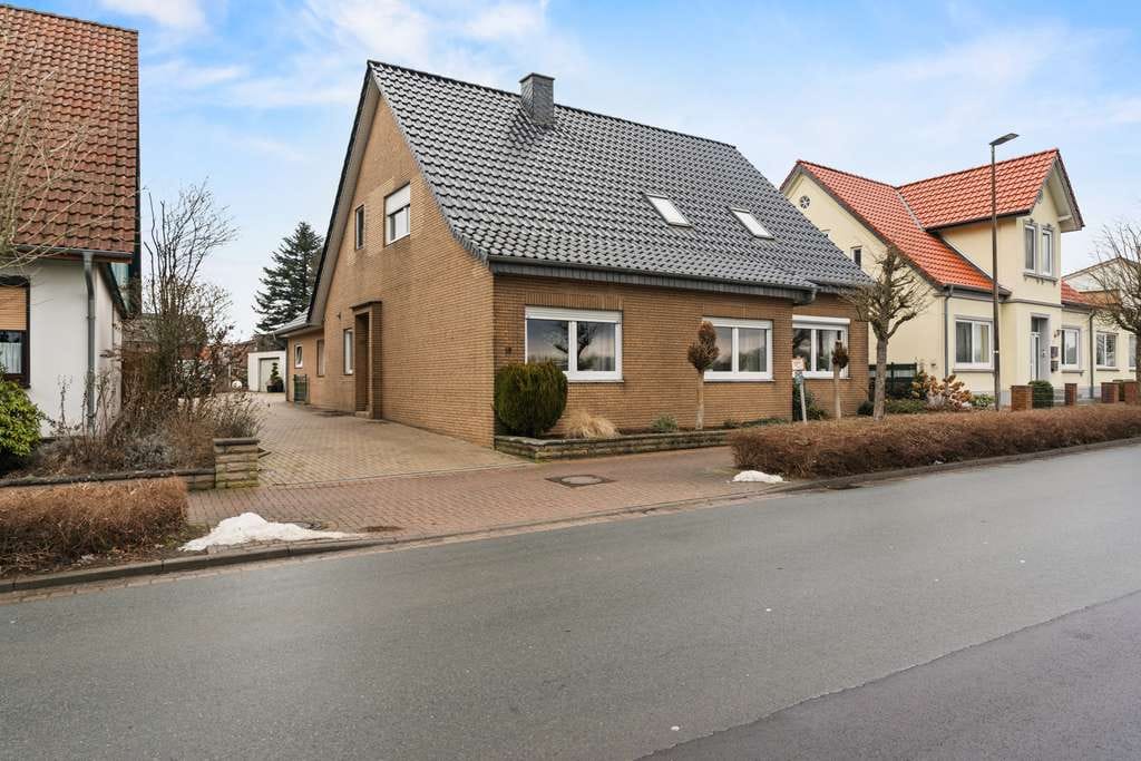 Immobilie in Bassum - Bassum | Stilvoll saniertes Wohnhaus mit Charakter und Kamin. Viel Platz zum Ankommen und Wohlfühlen - Bild 0