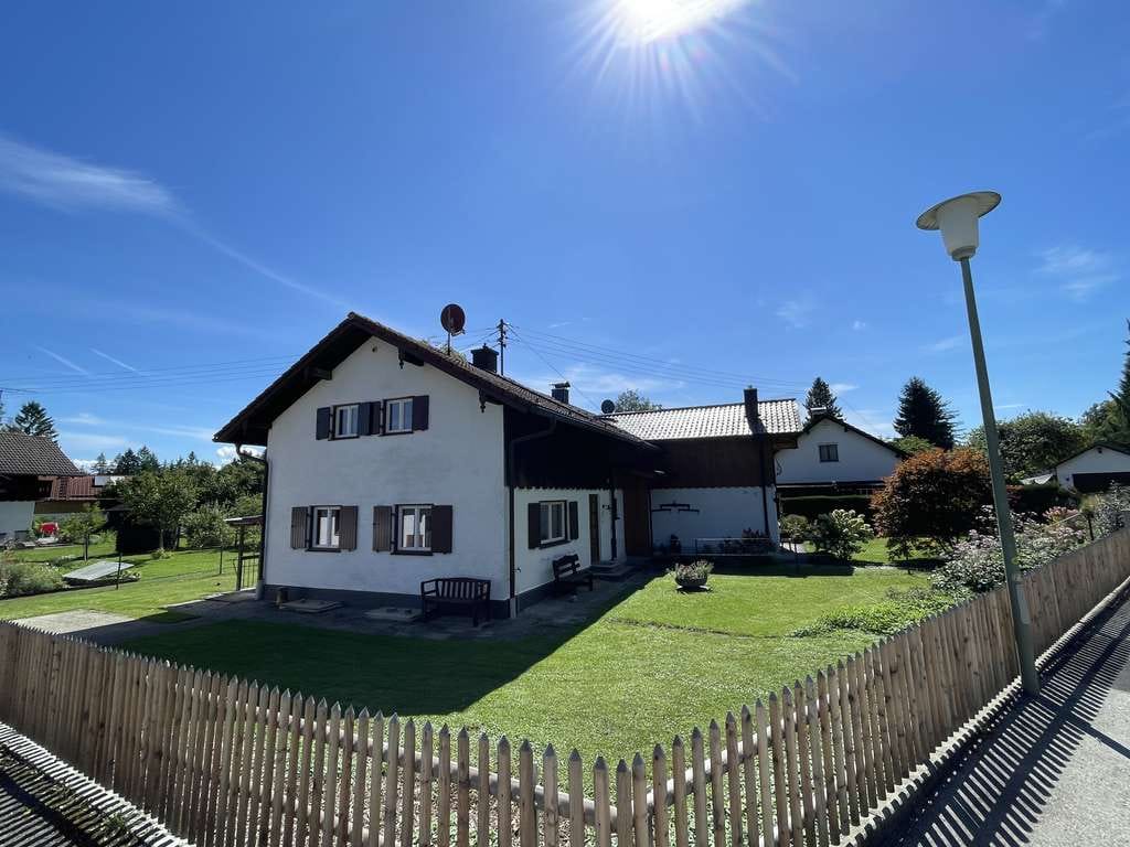Immobilie in Seeshaupt - Kleine Doppelhaushälfte mit Garten und Garage in Seeshaupt - Bild 0