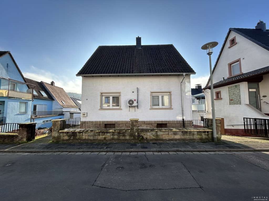 Immobilie in Otterbach - BIETERVERFAHREN - PROVISIONSFREI für Käufer - Renovierungsbedürftiges Einfamilienhaus mit Garten - Bild 1