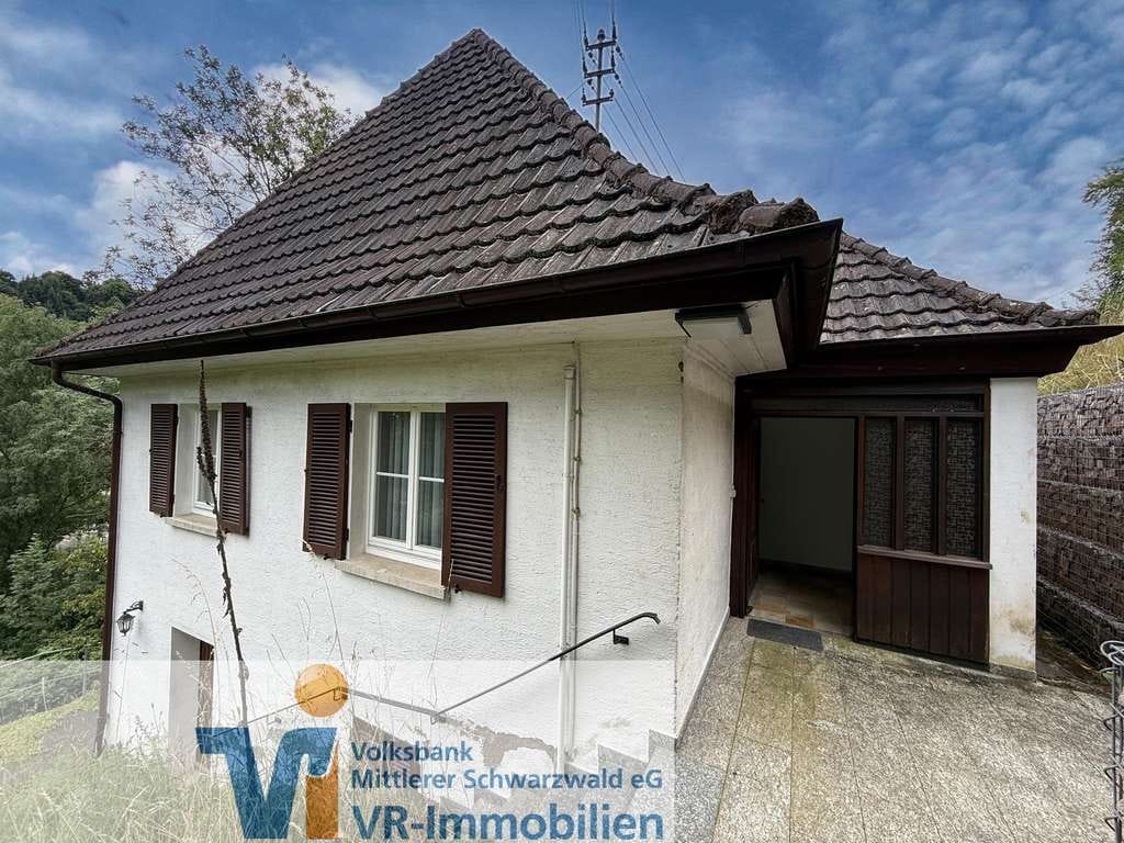 Immobilie in Schiltach - Charmantes Einfamilienhaus mit Potenzial in  naturnaher, idyllischer Hanglage von Schiltach - Bild 0