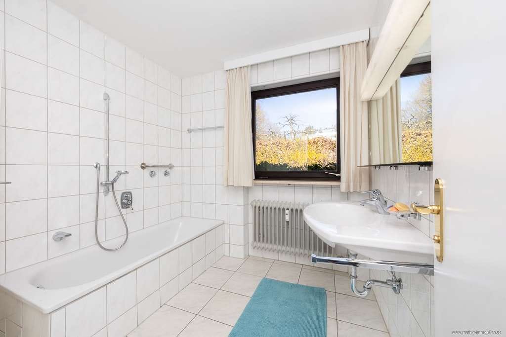 Immobilie in Gräfelfing - Gräfelfing: Familientraum im Grünen - DHH mit flexibl. Nutzungsmöglichkeiten, grünem Garten & Garage - Bild 3