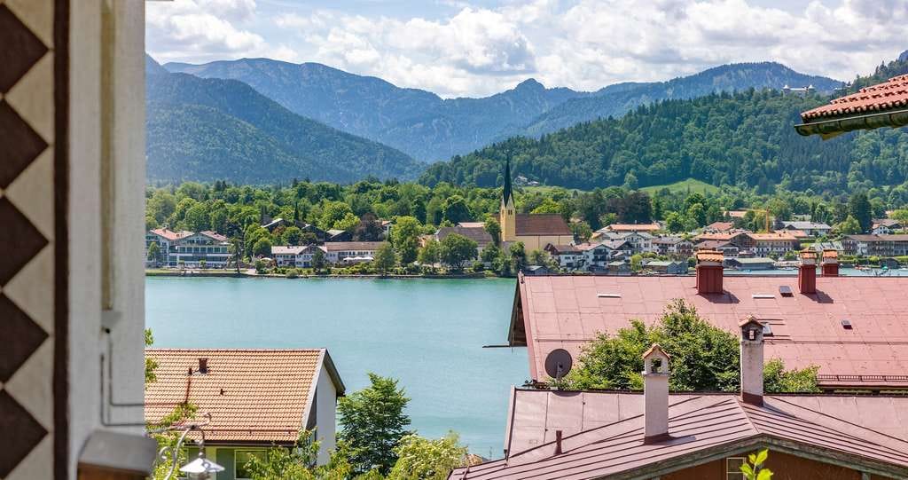 Immobilie in Tegernsee - TEGERNSEE PUR - Liegenschaft mit traumhaftem Seeblick! Solider Bestand zum Umbau oder Neugestaltung - Bild 1