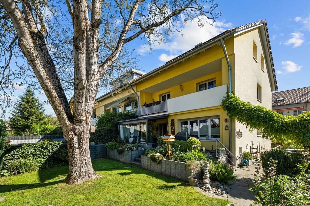 Immobilie in Kirchzarten - 7-Zimmer-Familienhaus energetisch modernisiert mit großem Garten, Pool & flexiblem Raumkonzept - Bild 3
