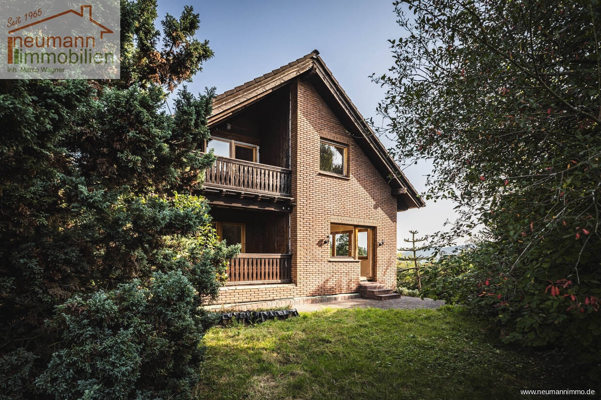 Immobilie in Breitscheid - Familienidylle am Ortsrand – Haus mit Einliegerwohnung und Ausbaupotenzial mit Traumhaftem Ausblick - Bild 0
