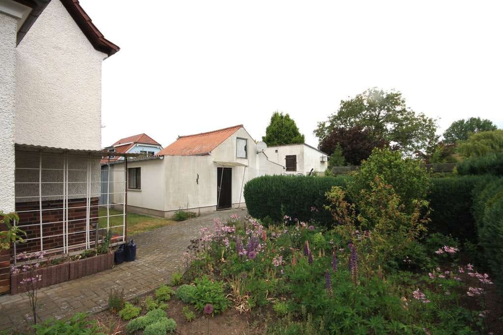 Immobilie in Wustermark - Interessantes Einfamilienhaus mit Gästehaus und Garagen in gefragter Lage in Wustermark - Bild 2